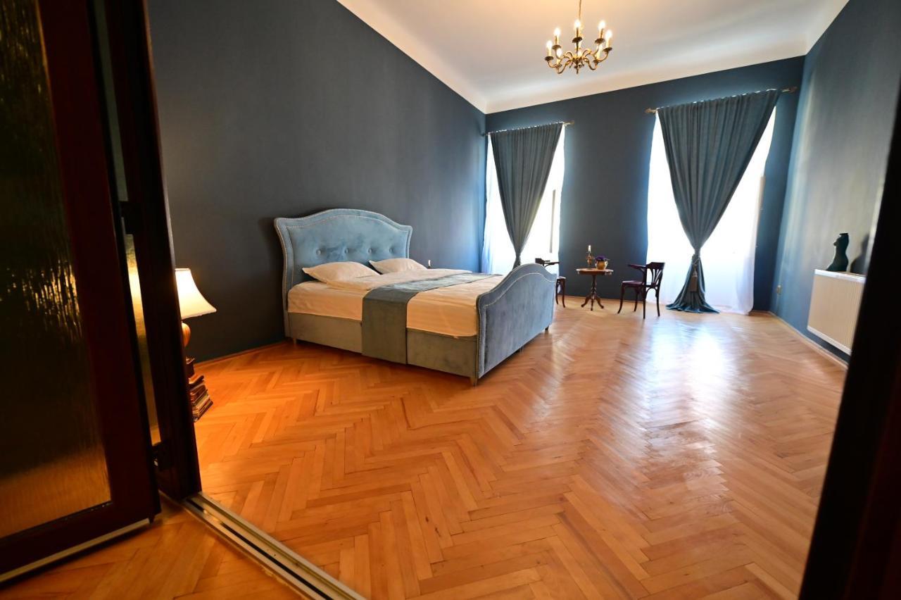 Lovely 2 Bedroom Apartment In Historic City Center Sibiu Ngoại thất bức ảnh