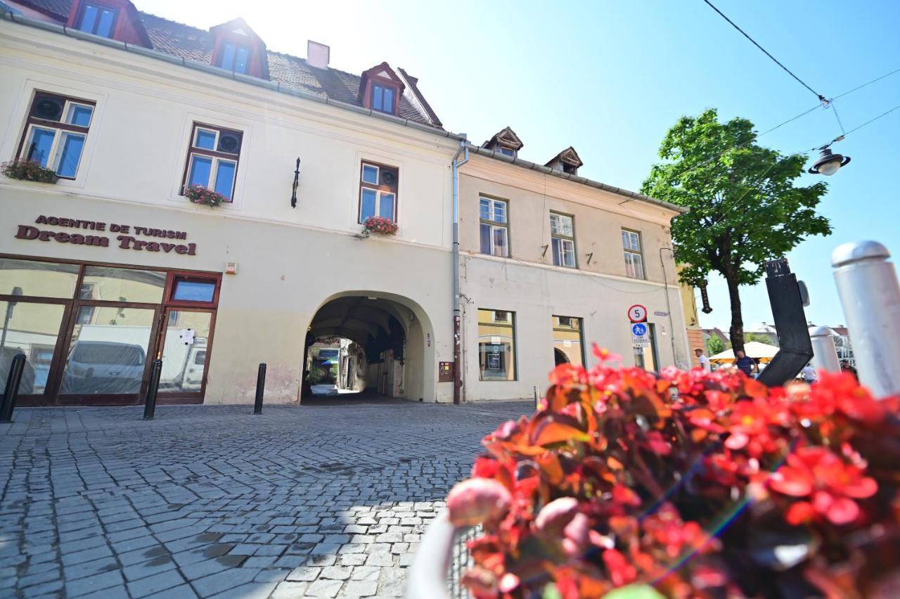 Lovely 2 Bedroom Apartment In Historic City Center Sibiu Ngoại thất bức ảnh
